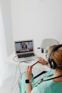 皮膚科で自由診療の高報酬バイトを見つける方法は？