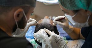 皮膚科で医師が行う高額時給のアルバイトはどのようなものですか？